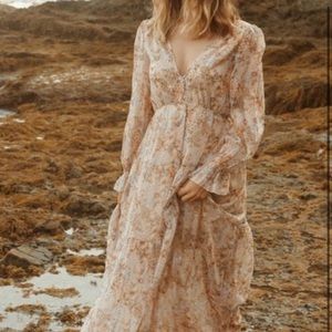 Solai maxi dress with long sleeves